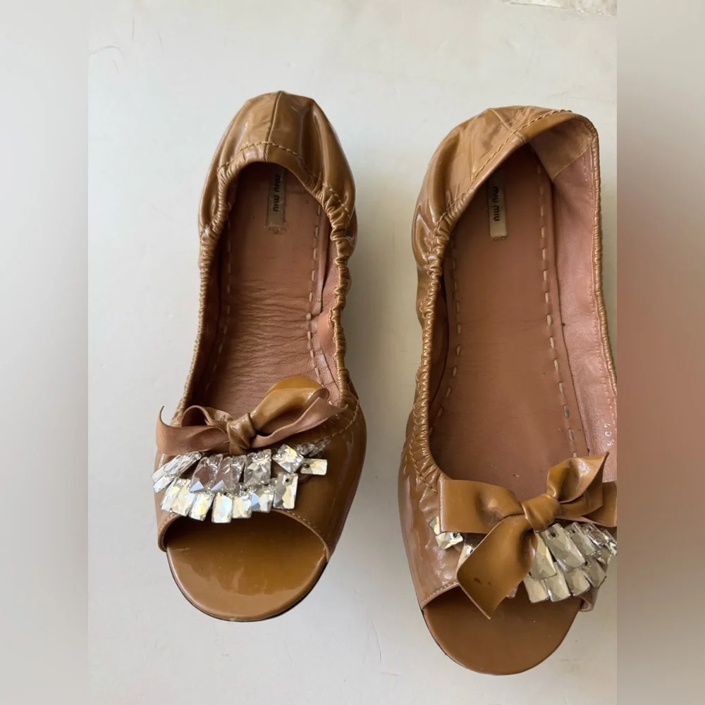 Miu Miu Tan flat with beautiful Detail